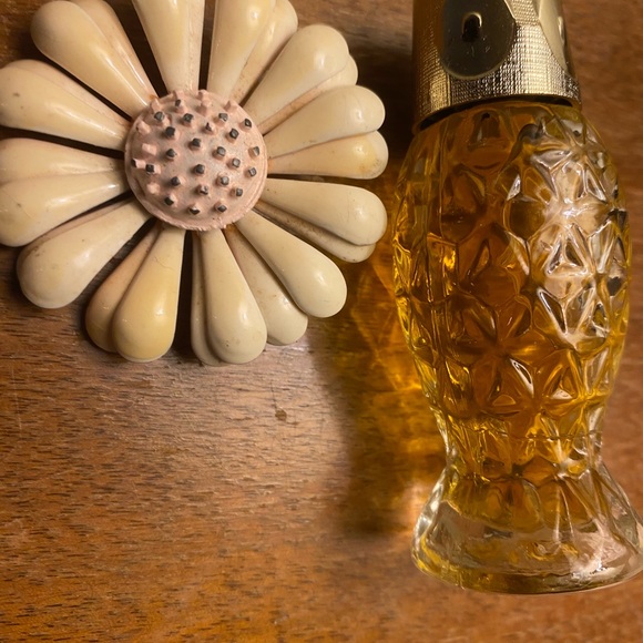 🦉 🌼❤️Golden tone owl Avon Perfume Bottle with Cream and pink vintage Flower pin - Picture 4 of 11